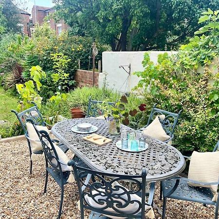 Spacious Semi-Detached Southsea House, Free Parking On Drive Portsmouth Eksteriør billede