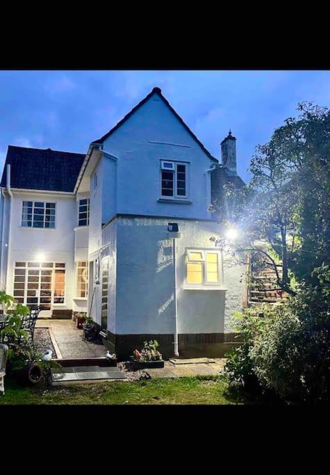 Spacious Semi-Detached Southsea House, Free Parking On Drive Portsmouth Eksteriør billede