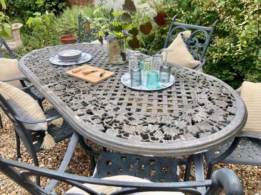 Spacious Semi-Detached Southsea House, Free Parking On Drive Portsmouth Eksteriør billede