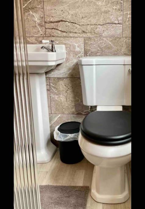 Spacious Semi-Detached Southsea House, Free Parking On Drive Portsmouth Eksteriør billede
