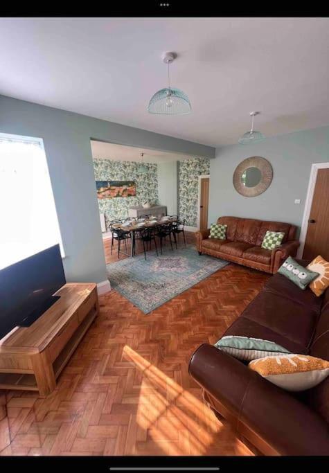 Spacious Semi-Detached Southsea House, Free Parking On Drive Portsmouth Eksteriør billede