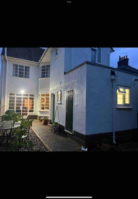 Spacious Semi-Detached Southsea House, Free Parking On Drive Portsmouth Eksteriør billede