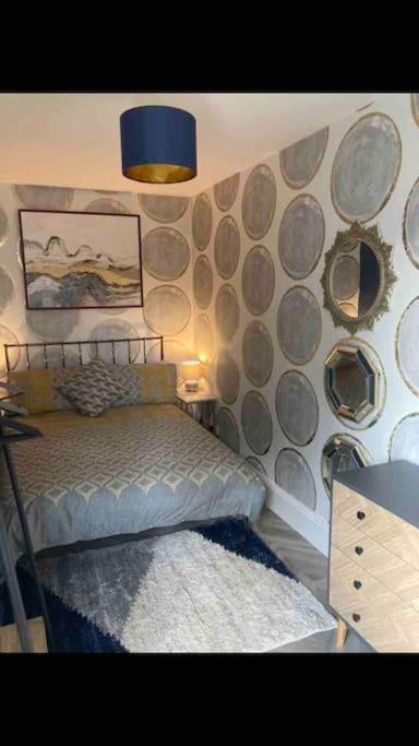 Spacious Semi-Detached Southsea House, Free Parking On Drive Portsmouth Eksteriør billede