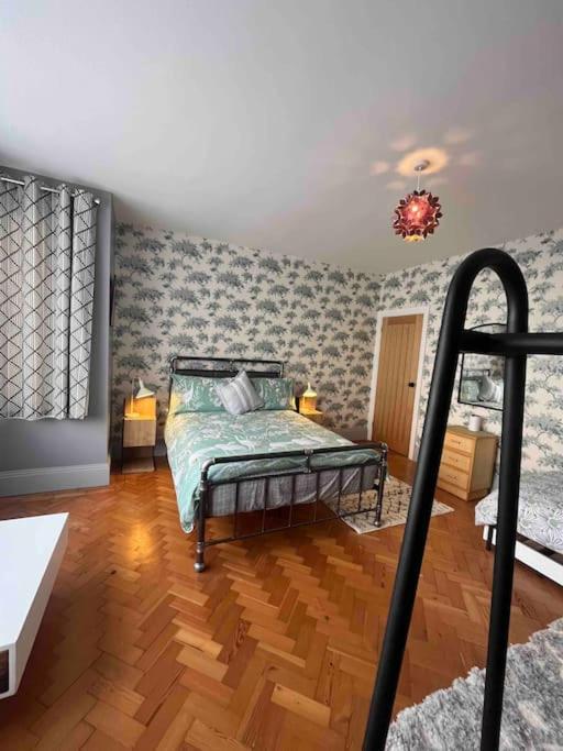 Spacious Semi-Detached Southsea House, Free Parking On Drive Portsmouth Eksteriør billede