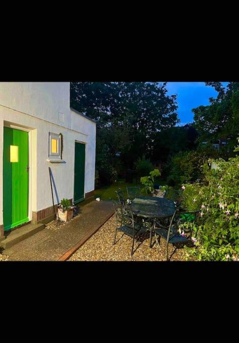 Spacious Semi-Detached Southsea House, Free Parking On Drive Portsmouth Eksteriør billede