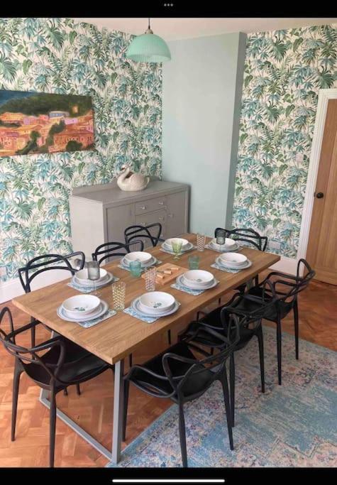 Spacious Semi-Detached Southsea House, Free Parking On Drive Portsmouth Eksteriør billede