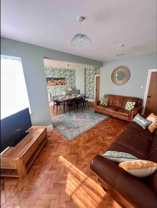 Spacious Semi-Detached Southsea House, Free Parking On Drive Portsmouth Eksteriør billede
