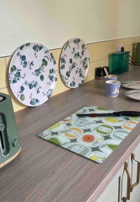 Spacious Semi-Detached Southsea House, Free Parking On Drive Portsmouth Eksteriør billede