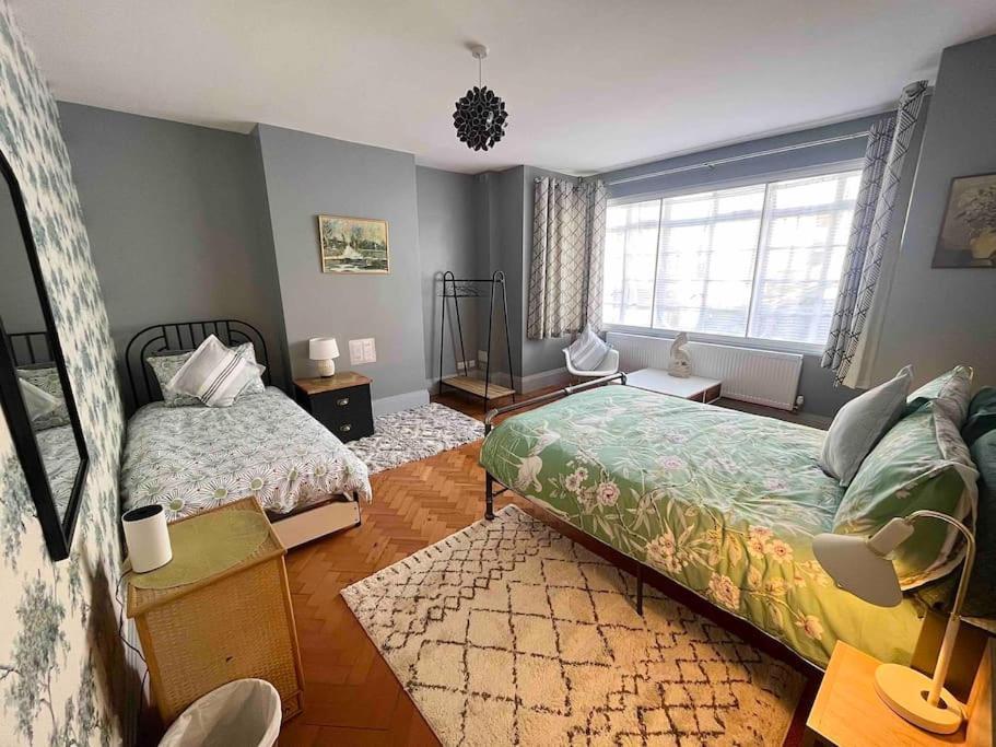 Spacious Semi-Detached Southsea House, Free Parking On Drive Portsmouth Eksteriør billede